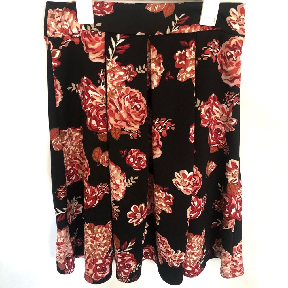 See You Monday Floral Skirt Black/Red Size M